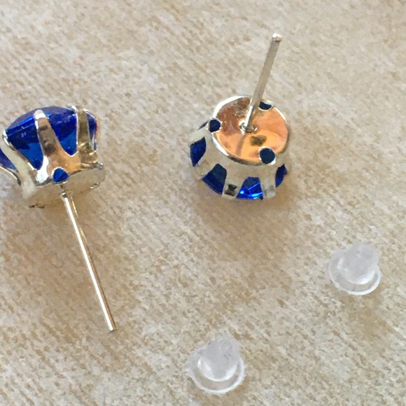 🎈Sale 🎈2 for $10 NWOT brilliant blue rhinestone look post earrings summer fun - Picture 3 of 5